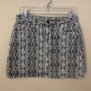 Blank NYC size 28 the Jane mini skirt in snake along denim snakeskin print